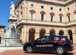 Macerata – Rissa in centro: divieto di accesso ai locali per cinque giovani